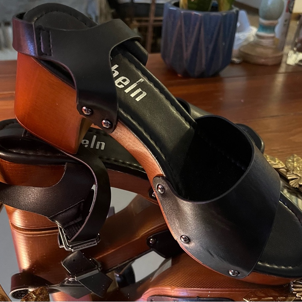 Shein Size 6.5 Strap ankle platform sandals in black and wood sole. Never worn